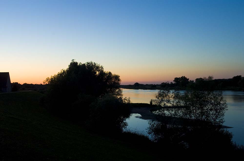 ff09_0349.jpg - Sonnenuntergang über der Elbe